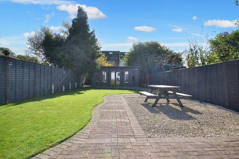 386 Gloucester Road, Cheltenham, GL51 7AS