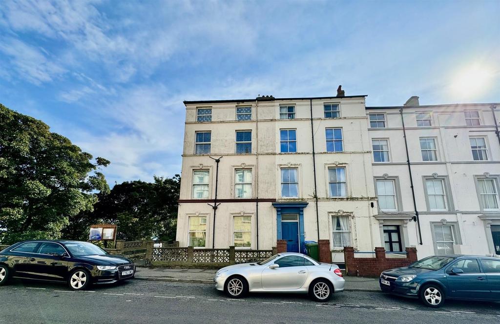 Castle Road, Scarborough 1 bed flat - £129,000