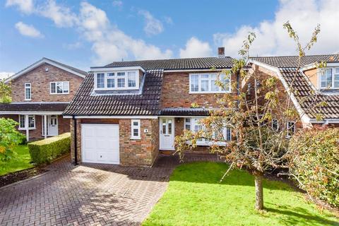 11 Allingham Gardens, Horsham, RH12 4US
