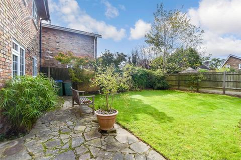 11 Allingham Gardens, Horsham, RH12 4US