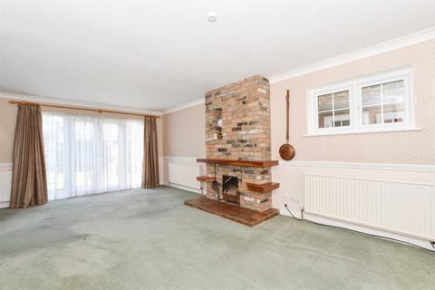 11 Allingham Gardens, Horsham, RH12 4US