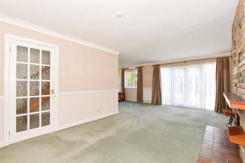 11 Allingham Gardens, Horsham, RH12 4US