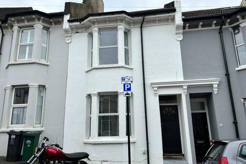 2 bedroom house to rent, Belton Road, Brighton