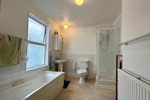 2 bedroom house to rent, Belton Road, Brighton