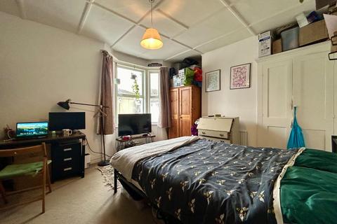 2 bedroom house to rent, Belton Road, Brighton