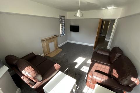 3 bedroom house to rent, Westfield Drive, Loughborough LE11