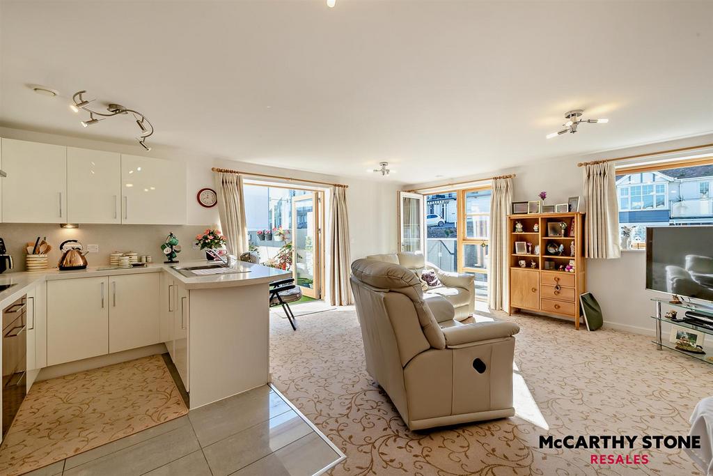 Open Plan Living Room/Kitchen