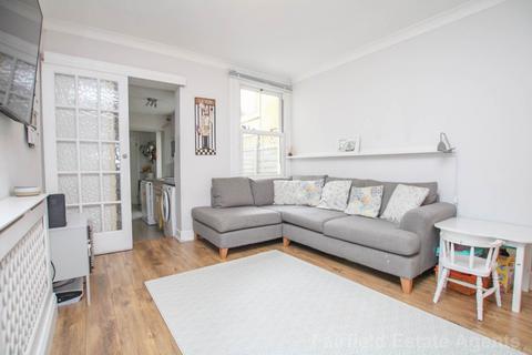 2 bedroom terraced house for sale, Southwold Road, Watford