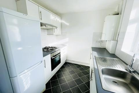 2 bedroom maisonette for sale, Mullion Close, Stopsley, Luton, LU2