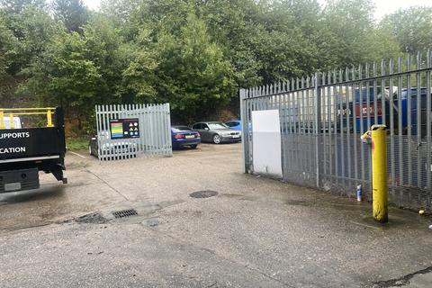 Industrial unit to rent, Bay 1, Block D, Bescot Industrial Estate, Woden Road West, Wednesbury, WS10 7SG