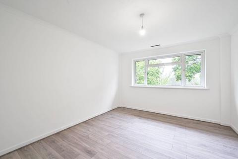 2 bedroom flat for sale, Fairway Court, Barnet, EN5