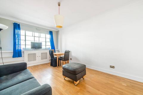 Studio to rent, Palace Gardens Terrace, Notting Hill Gate, London, W8