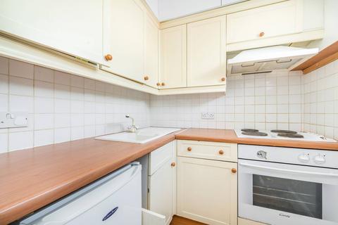 Studio to rent, Palace Gardens Terrace, Notting Hill Gate, London, W8