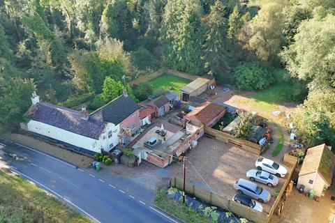 4 bedroom detached house for sale, Aylsham Road, Felmingham