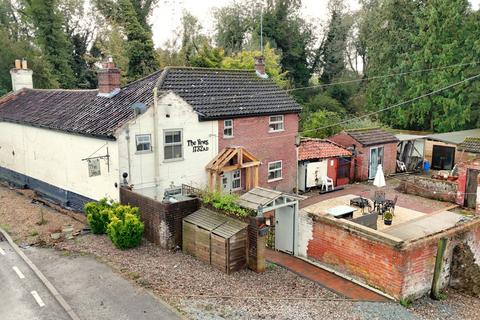 4 bedroom detached house for sale, Aylsham Road, Felmingham