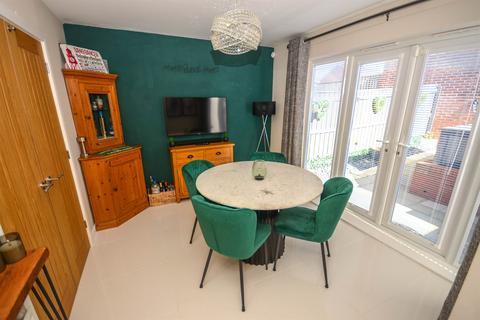 3 bedroom semi-detached house for sale, Lynwood Way, South Shields