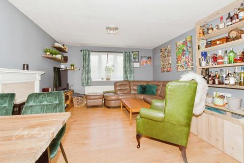 2 bedroom apartment to rent, Lindisfarne Gardens Maidstone ME16