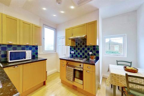 2 bedroom flat to rent, Mellison Road Tooting