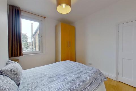 2 bedroom flat to rent, Mellison Road Tooting