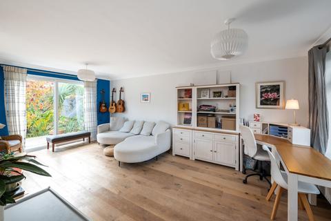 48 Blackthorn Road, Reigate, RH2 7NE