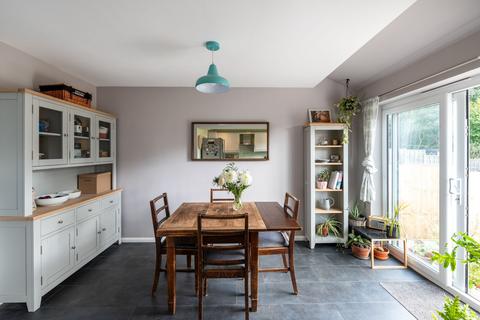 48 Blackthorn Road, Reigate, RH2 7NE