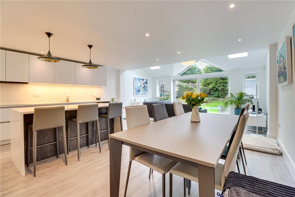 Kitchen/Dining Area