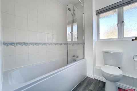 8d Banyard Close, Cheltenham, GL51 7SX