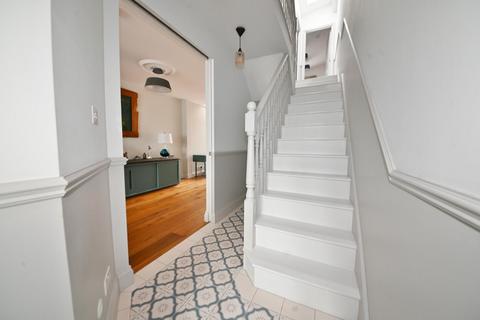 21 Bedford Road, Twickenham, TW2 5EW