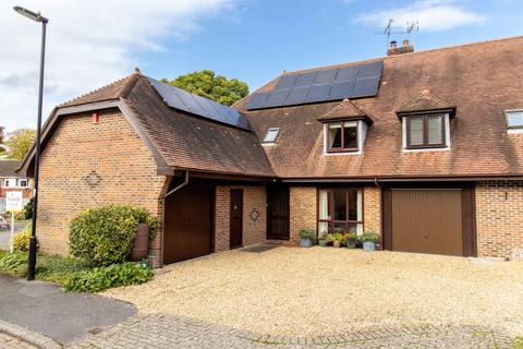 4 bedroom end of terrace house for sale, Langtons Court, Alresford