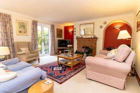 4 bedroom end of terrace house for sale, Langtons Court, Alresford