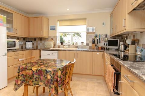 4 bedroom end of terrace house for sale, Langtons Court, Alresford