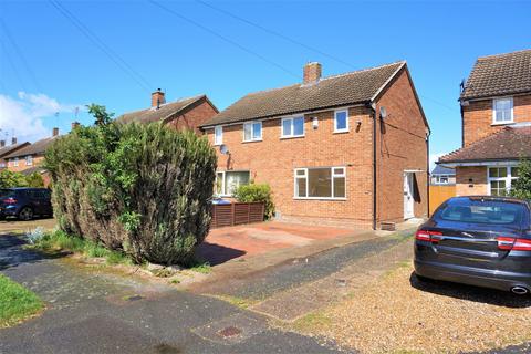 2 bedroom semi-detached house to rent, Chesford Road, Luton, LU2