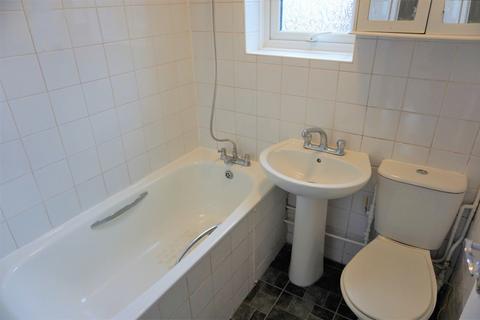 2 bedroom semi-detached house to rent, Chesford Road, Luton, LU2