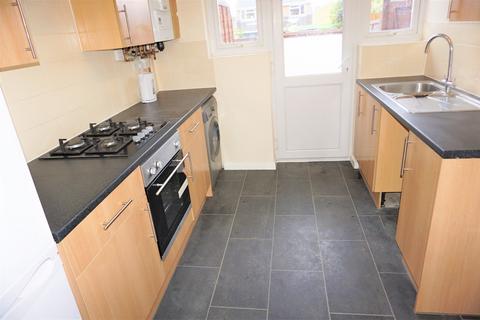 2 bedroom semi-detached house to rent, Chesford Road, Luton, LU2