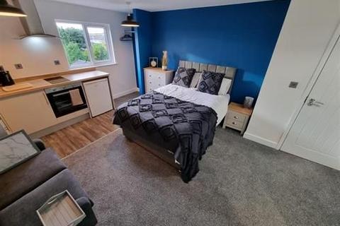 Studio to rent, Newhall, Swadlincote DE11