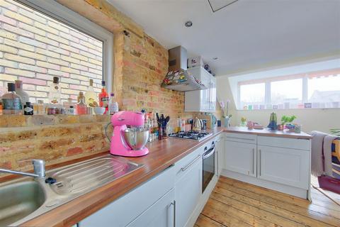 2 bedroom flat to rent, Brodrick Road Wandsworth Common