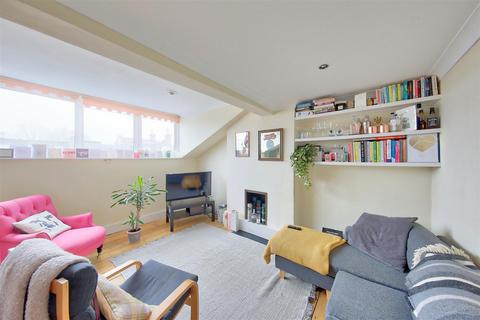 2 bedroom flat to rent, Brodrick Road Wandsworth Common