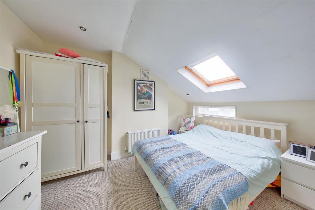 18b brodrick road bed2.jpg