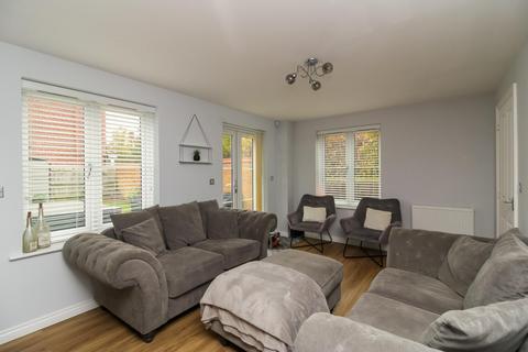 4 bedroom end of terrace house for sale, Barlow Place, Hailsham