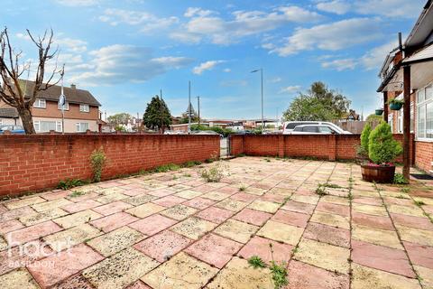 3 bedroom semi-detached house for sale, High Road, Basildon