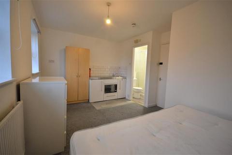 1 bedroom in a house share to rent, Chamberlayne Avenue, Wembley, Middlesex, HA9 8SR