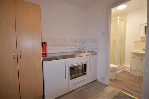 1 bedroom in a house share to rent, Chamberlayne Avenue, Wembley, Middlesex, HA9 8SR