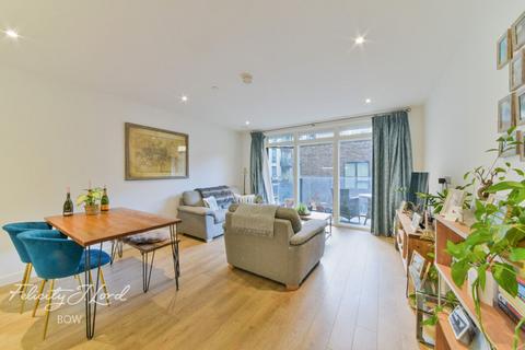 2 bedroom apartment for sale, Madeira Street, London, E14