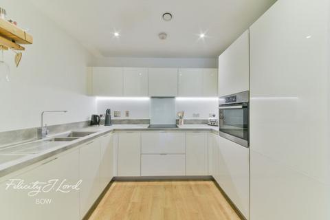 2 bedroom apartment for sale, Madeira Street, London, E14