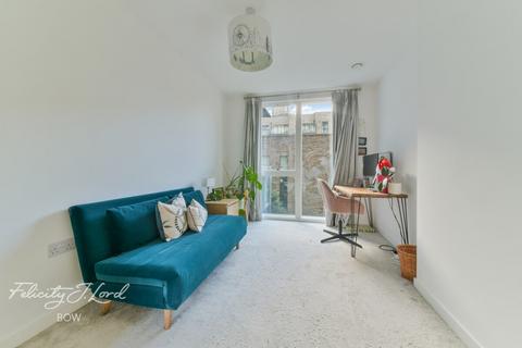 2 bedroom apartment for sale, Madeira Street, London, E14