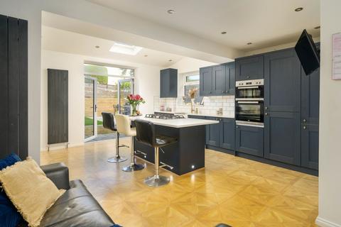 15 Driftholme Road, Drighlington, Bradford, BD11 1LR