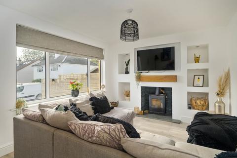 15 Driftholme Road, Drighlington, Bradford, BD11 1LR