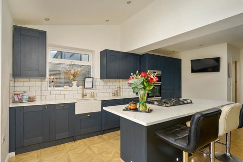 15 Driftholme Road, Drighlington, Bradford, BD11 1LR