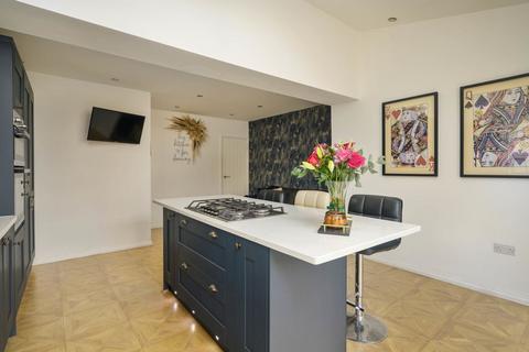 15 Driftholme Road, Drighlington, Bradford, BD11 1LR