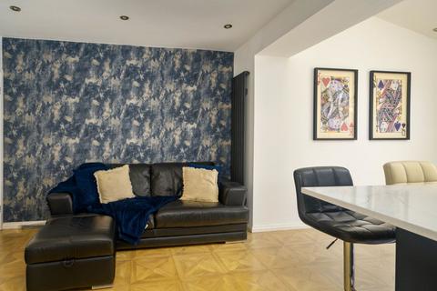 15 Driftholme Road, Drighlington, Bradford, BD11 1LR